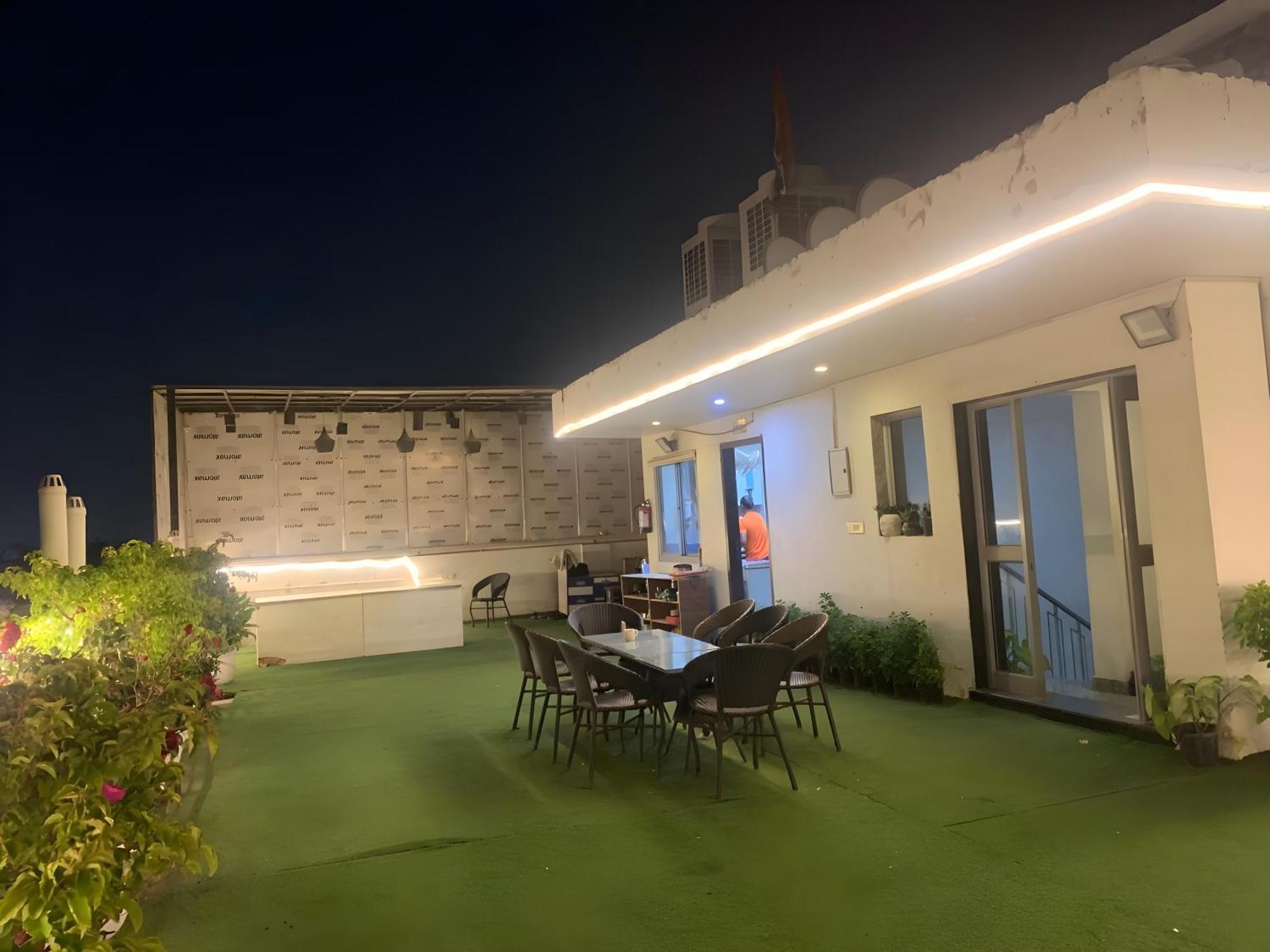 Hotel Aerostar Gold - Opposite Max Healthcare Delhi  Exterior photo