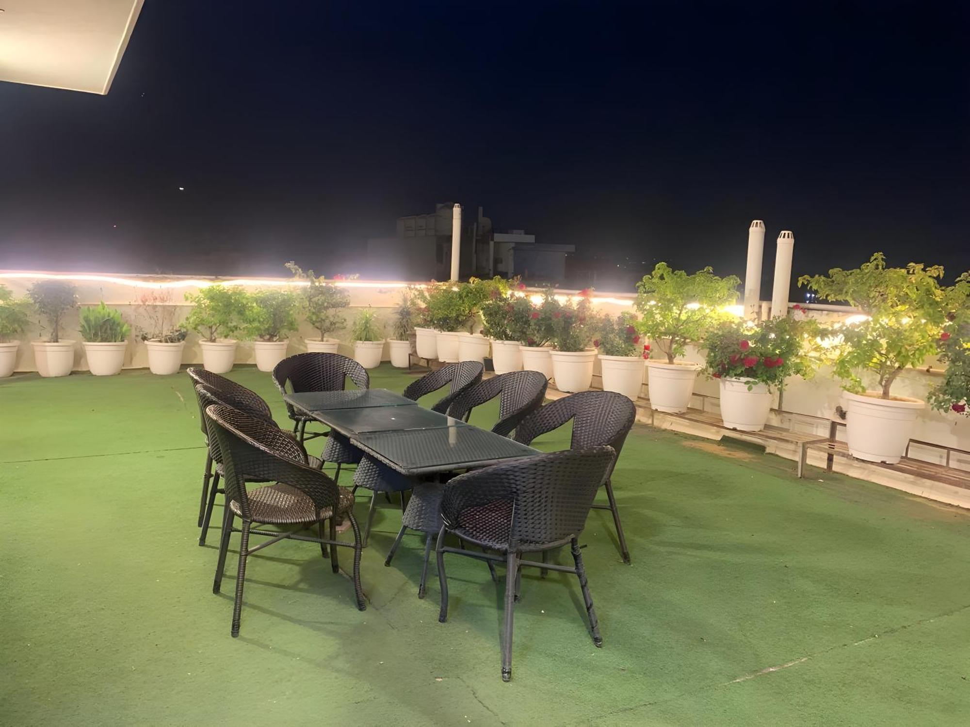 Hotel Aerostar Gold - Opposite Max Healthcare Delhi  Exterior photo