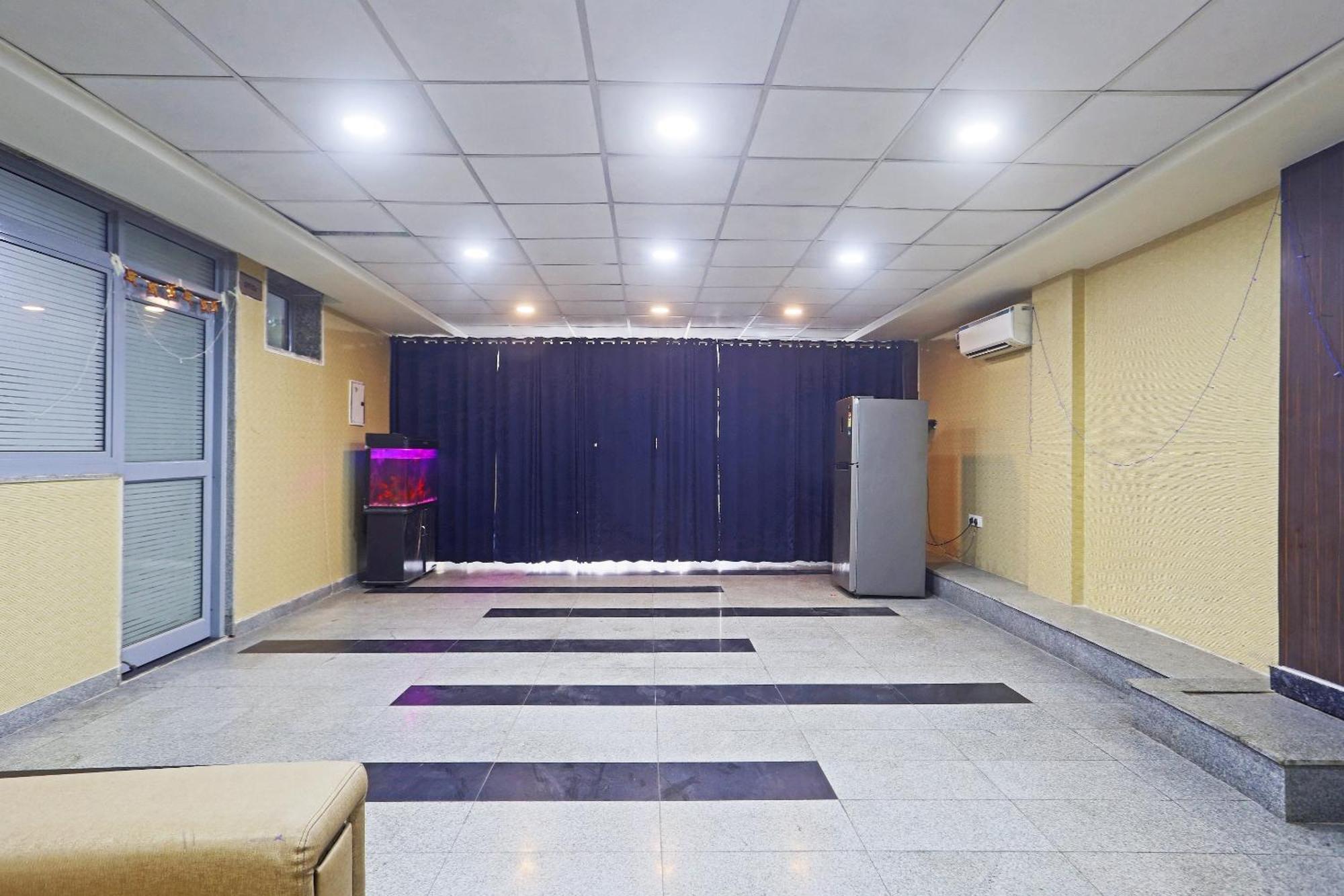 Hotel Aerostar Gold - Opposite Max Healthcare Delhi  Exterior photo