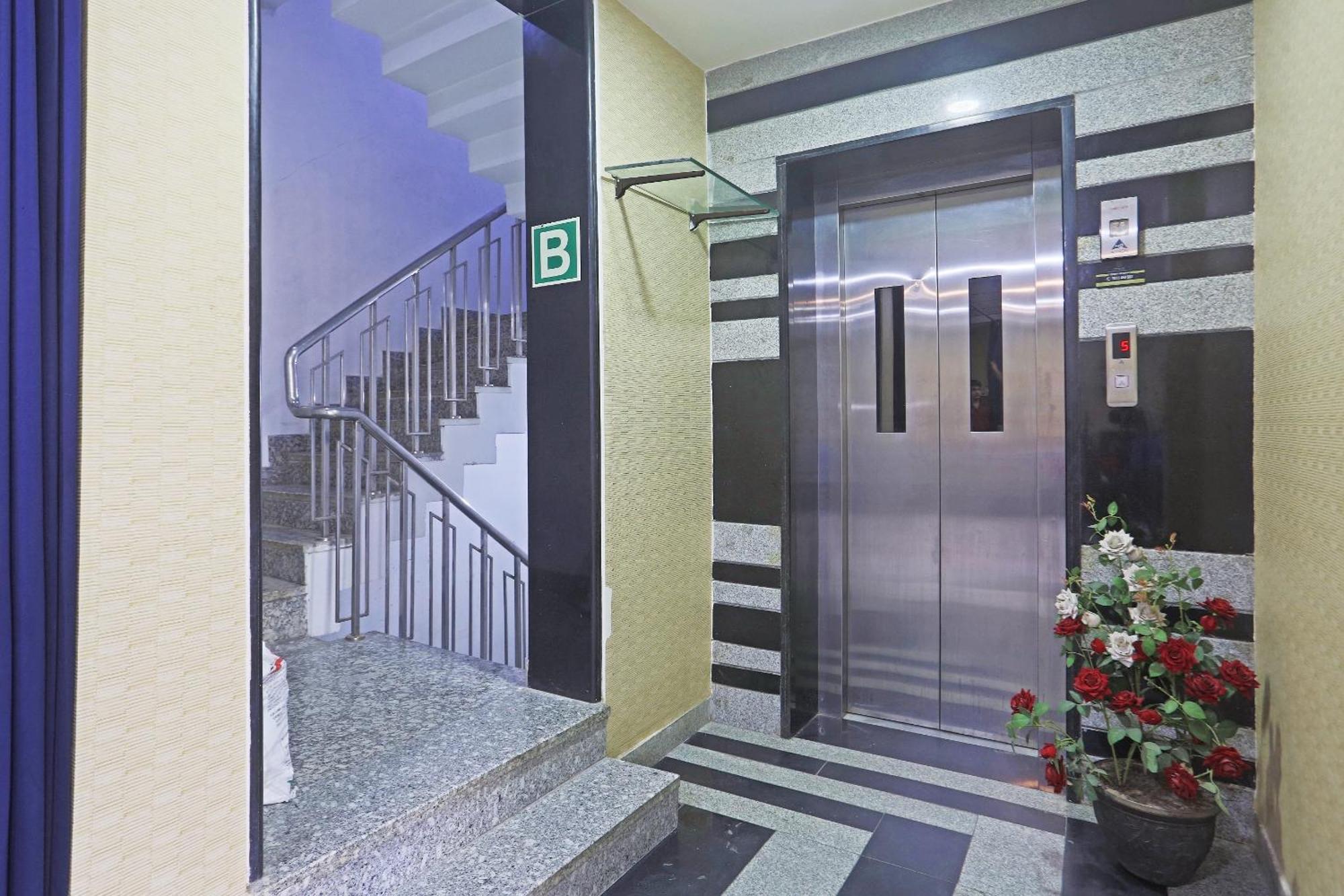 Hotel Aerostar Gold - Opposite Max Healthcare Delhi  Exterior photo