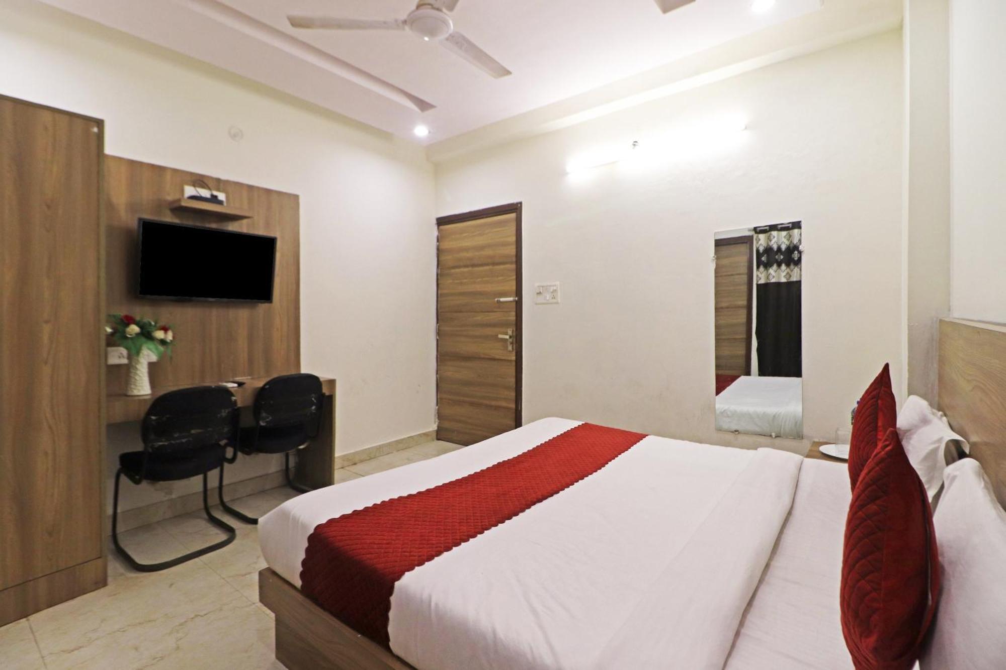 Hotel Aerostar Gold - Opposite Max Healthcare Delhi  Exterior photo