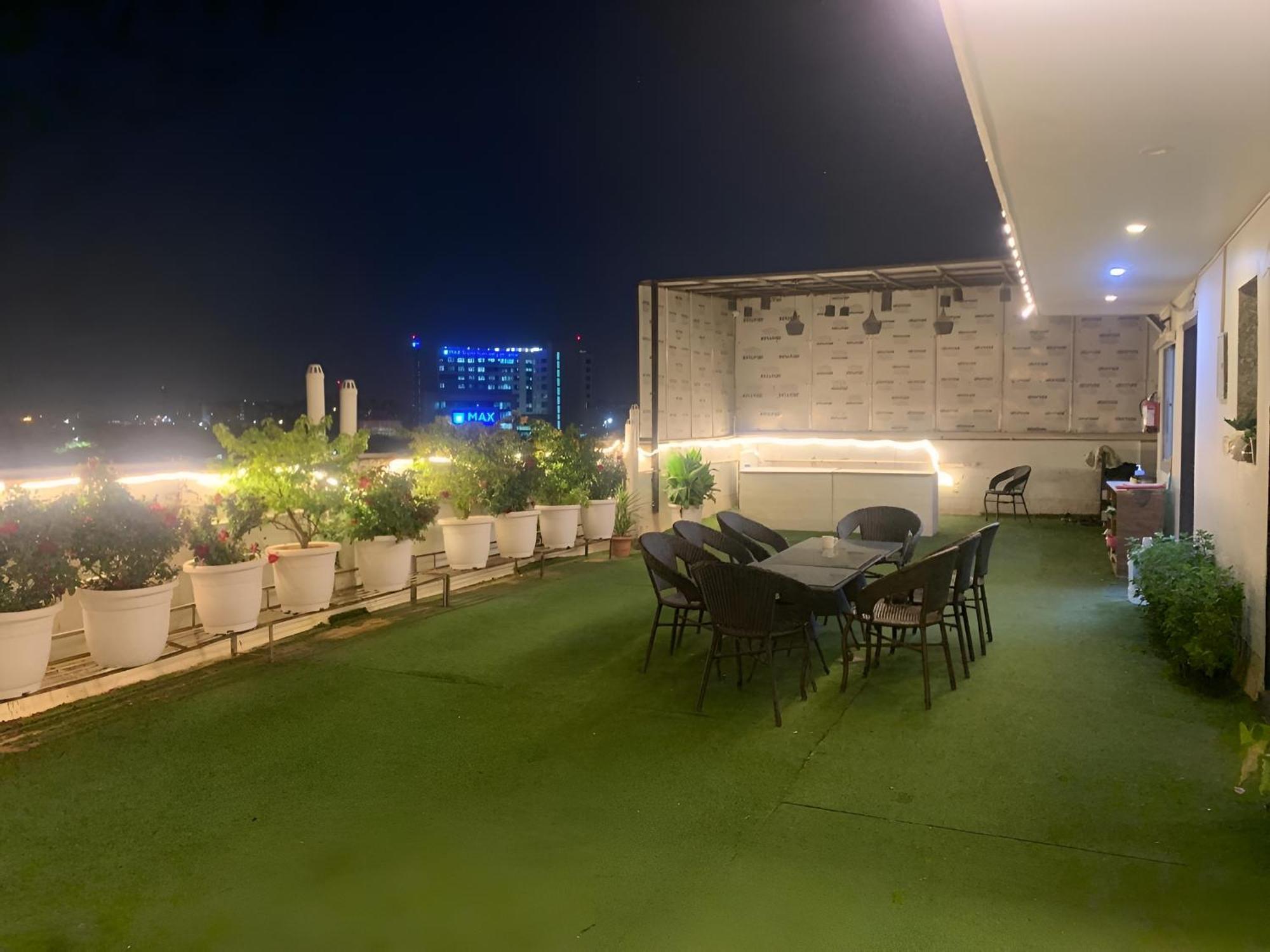 Hotel Aerostar Gold - Opposite Max Healthcare Delhi  Exterior photo