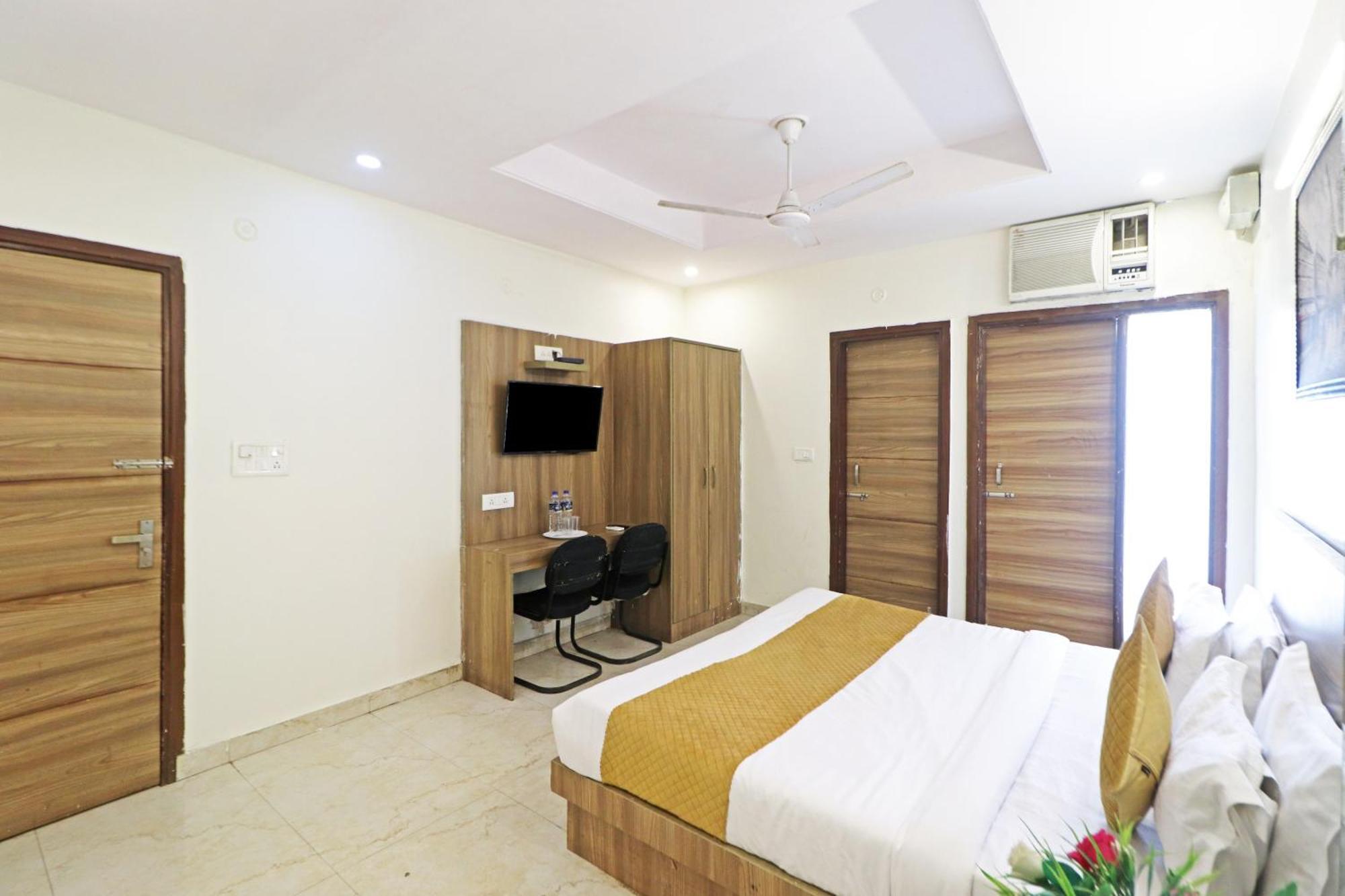 Hotel Aerostar Gold - Opposite Max Healthcare Delhi  Exterior photo