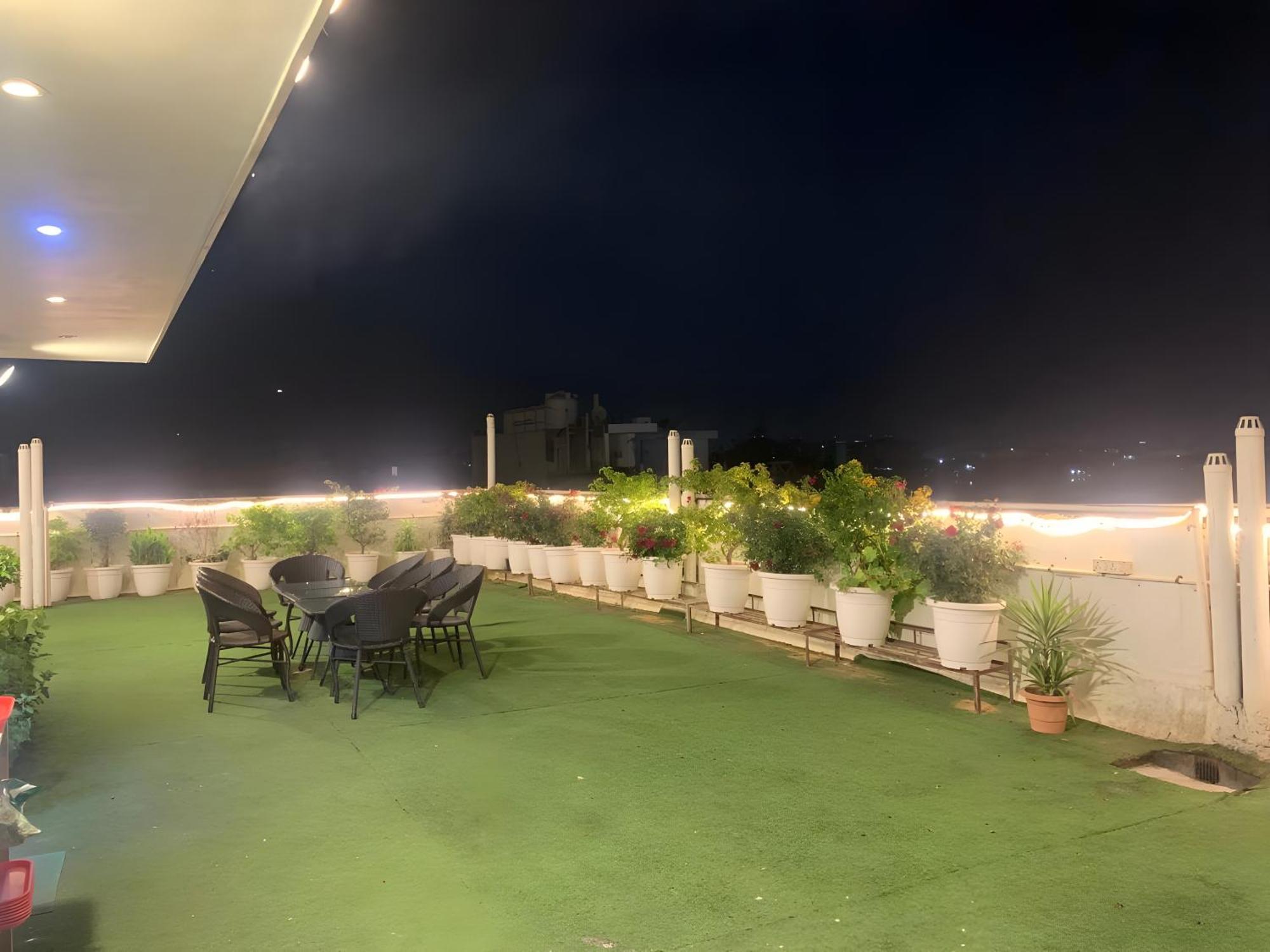 Hotel Aerostar Gold - Opposite Max Healthcare Delhi  Exterior photo