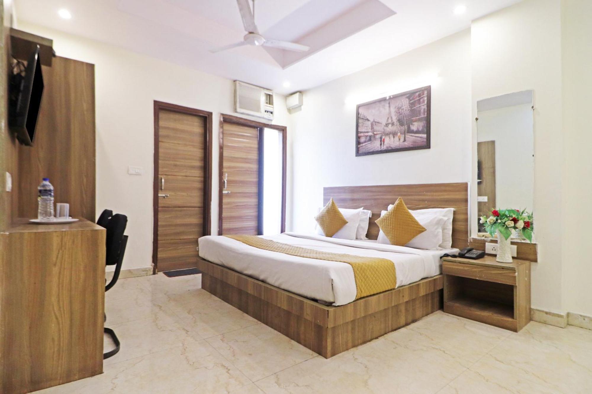 Hotel Aerostar Gold - Opposite Max Healthcare Delhi  Exterior photo