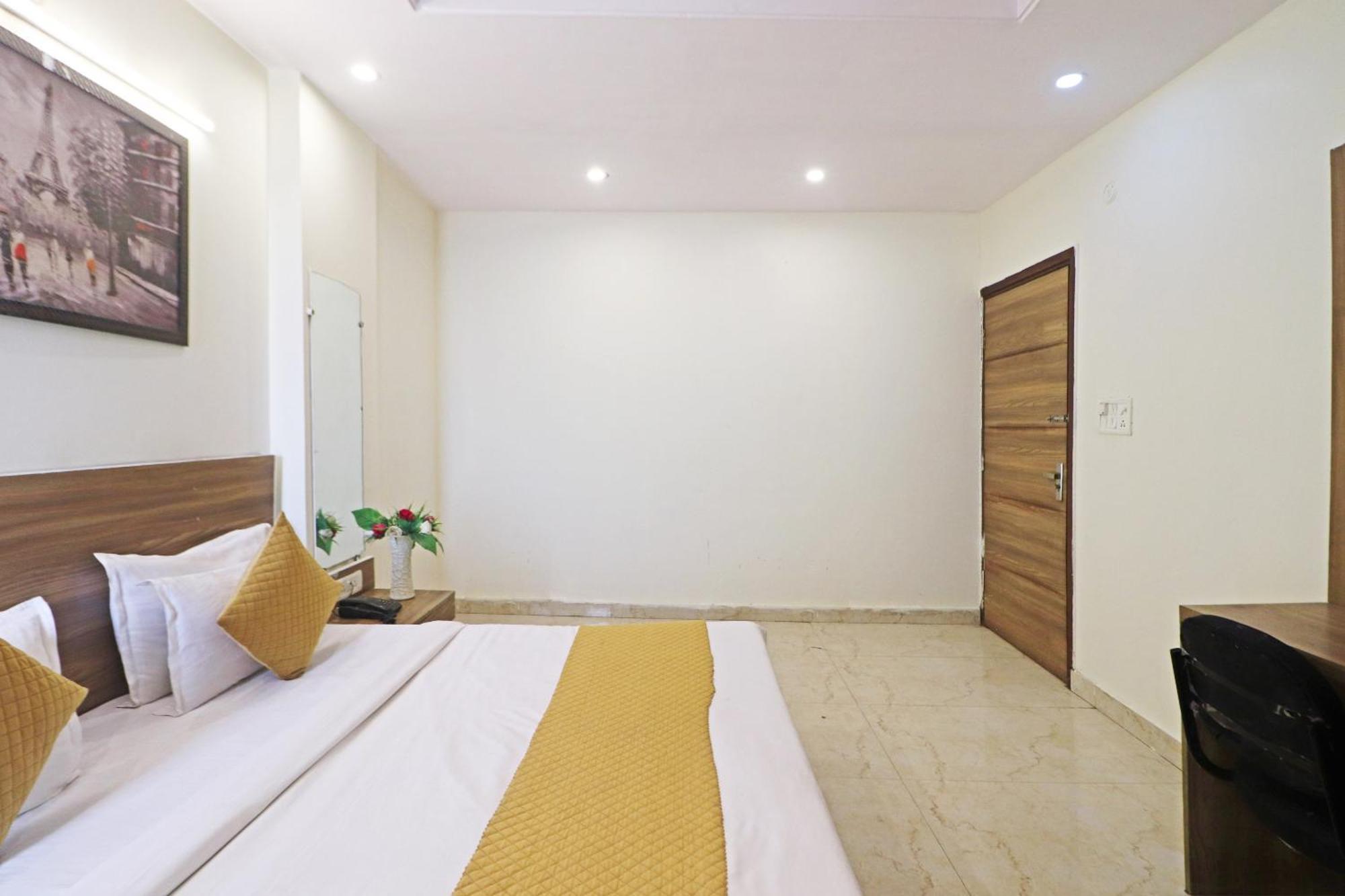 Hotel Aerostar Gold - Opposite Max Healthcare Delhi  Exterior photo
