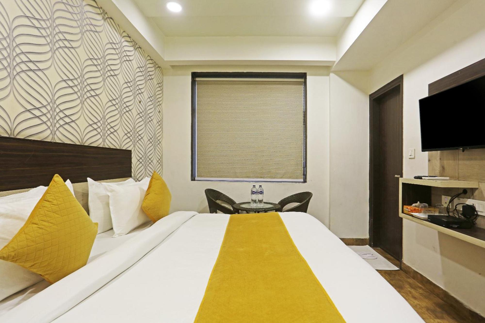 Hotel Aerostar Gold - Opposite Max Healthcare Delhi  Exterior photo