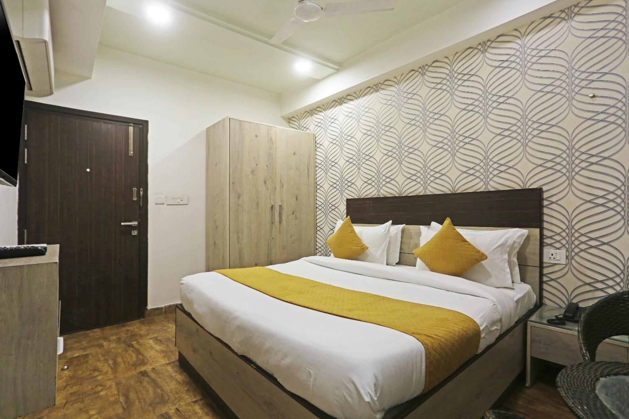 Hotel Aerostar Gold - Opposite Max Healthcare Delhi  Exterior photo