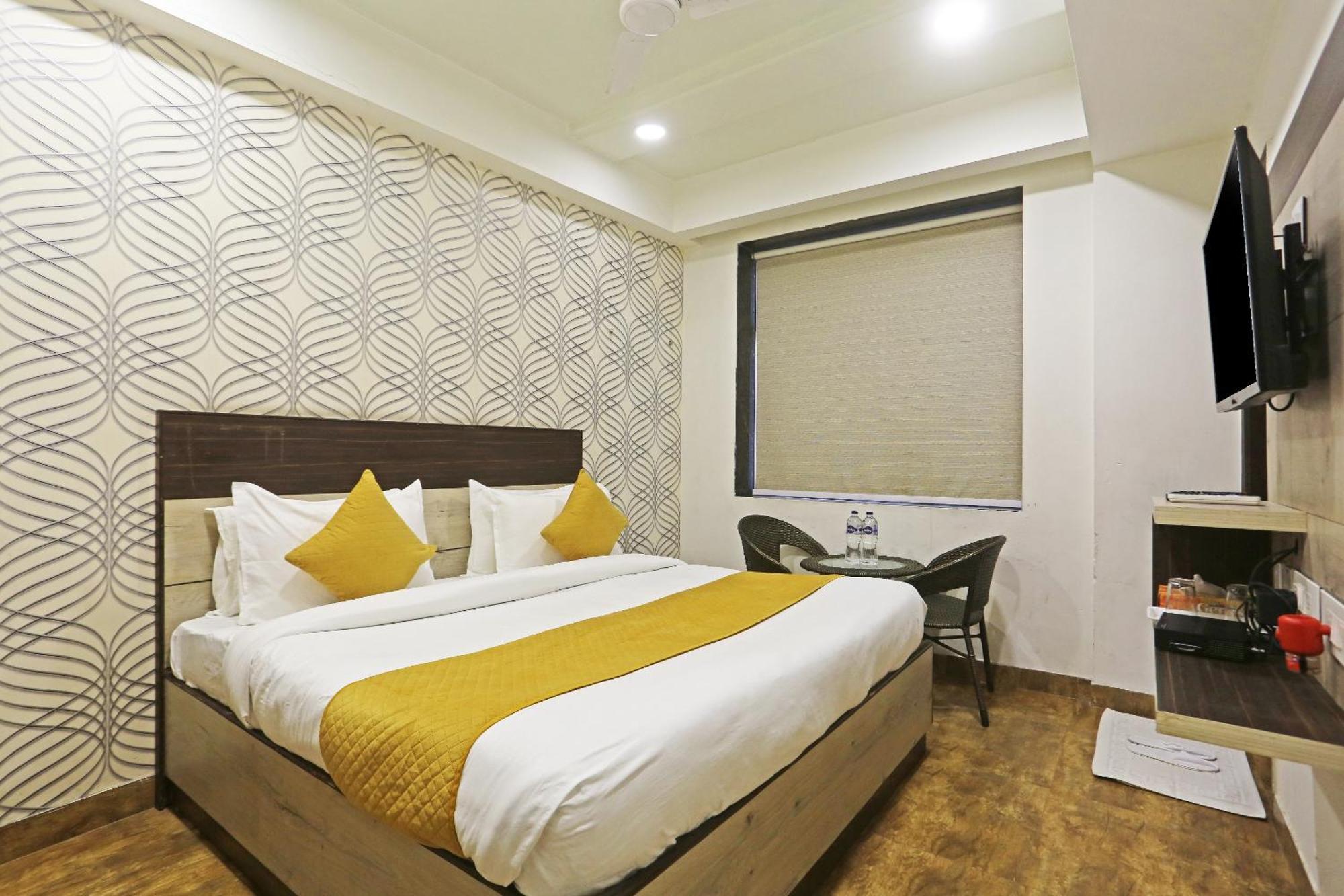 Hotel Aerostar Gold - Opposite Max Healthcare Delhi  Exterior photo